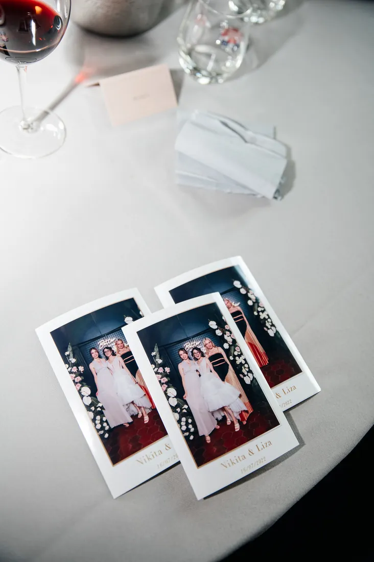 Prinditud pulmafotod laual